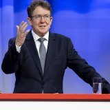 Le système des transports fait face aux crises, constate le ministre Albert Rösti lors de la conférence nationale sur la mobilité.